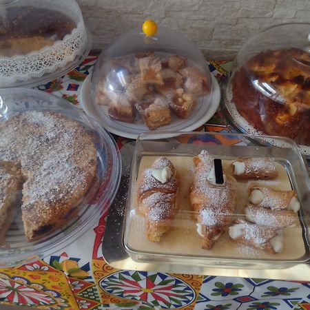 Bed & Breakfast Delle Palme Trapani Bagian luar foto