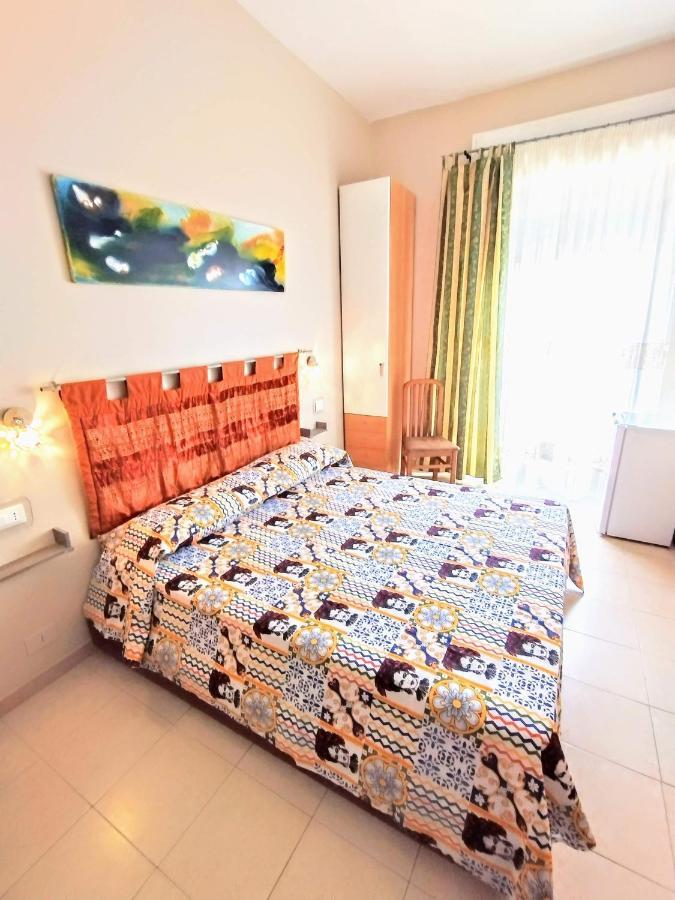 Bed & Breakfast Delle Palme Trapani Bagian luar foto