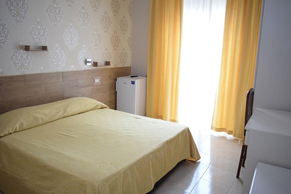 Bed & Breakfast Delle Palme Trapani Bagian luar foto