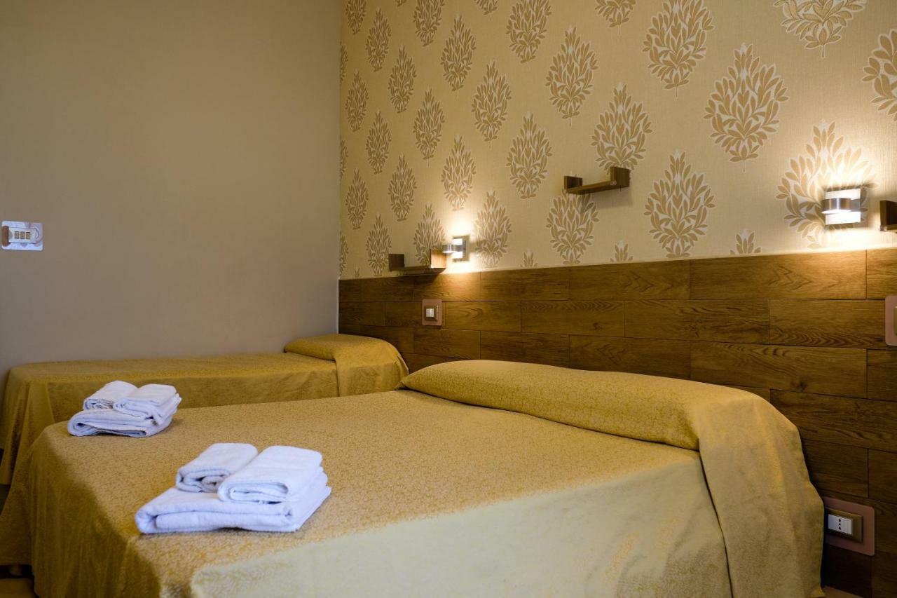 Bed & Breakfast Delle Palme Trapani Bagian luar foto