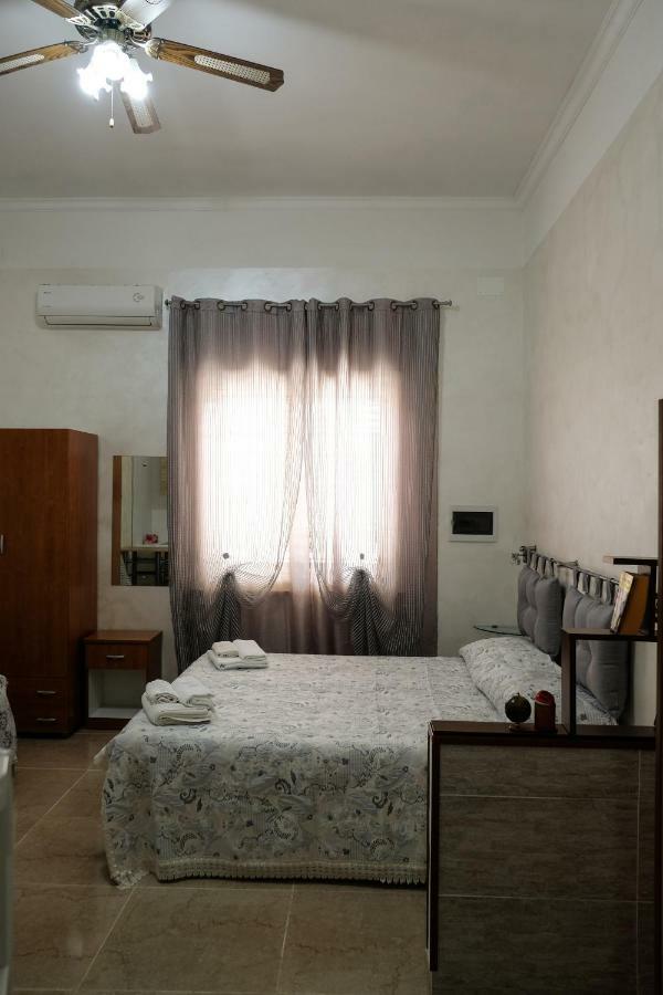 Bed & Breakfast Delle Palme Trapani Bagian luar foto